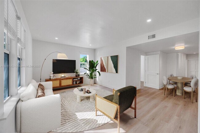 Foto del edificio - 893 NE 81st St