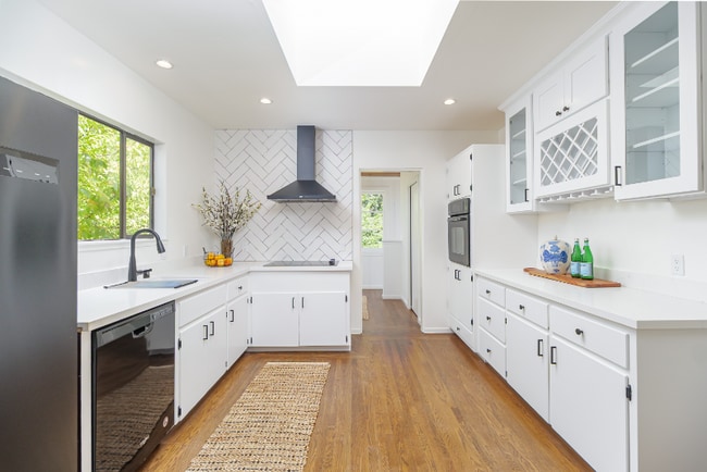 Building Photo - 7 Belmont Ave