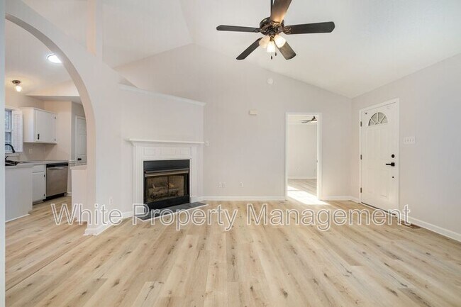 Foto del edificio - 1813 Bloomsbury Dr