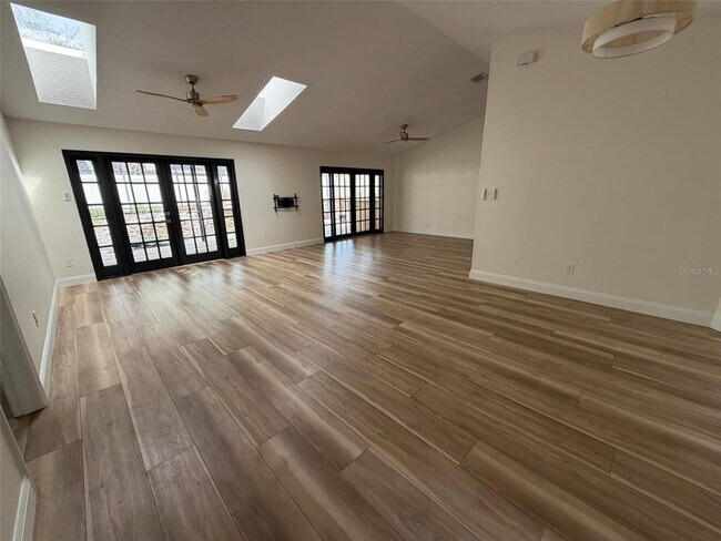 Foto del edificio - 990 Campello St