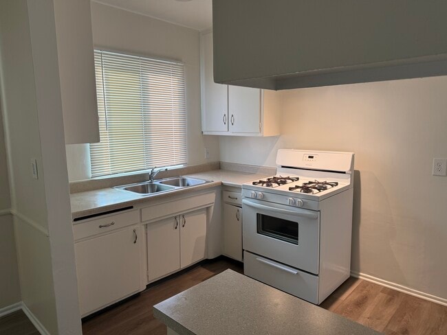 Building Photo - 6857 Whitsett Ave