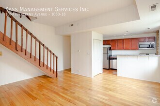 Building Photo - 1050 W Dickens Ave