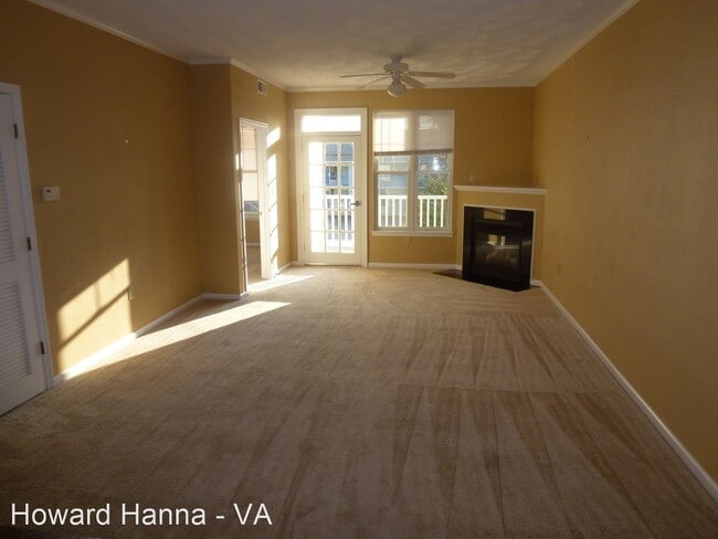 Building Photo - 2 br, 2 bath House - 2984 Shore Dr., #202