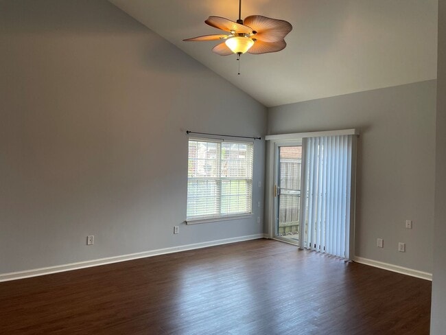 Building Photo - 221 Hibiscus Way