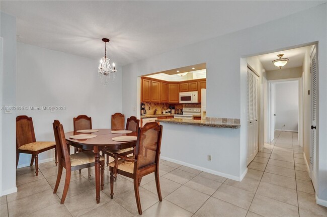 Building Photo - 170 Cypress Club Dr