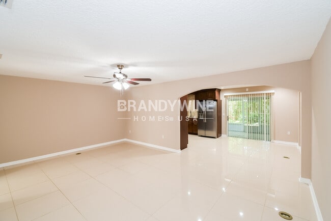 Foto del edificio - 11856 Lake Bend Cir