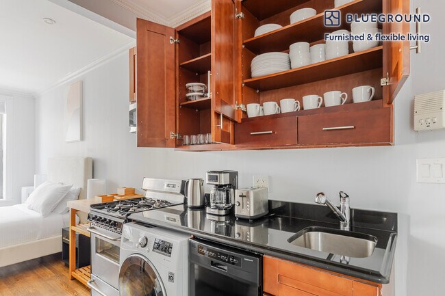 Building Photo - 51 Leroy St