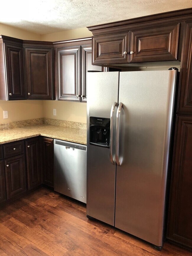 Foto del edificio - Newer Home In Excellent Quiet Family Neigh...