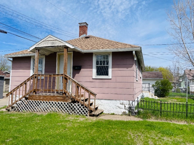 Building Photo - 1609 Green Bay St