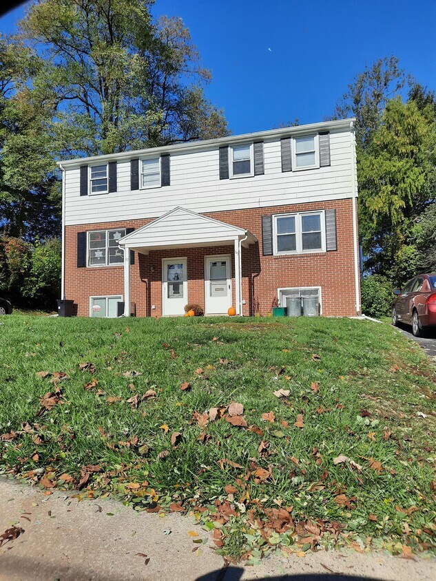 67 W Cottage Ave, Millersville, PA 17551 Townhome Rentals in