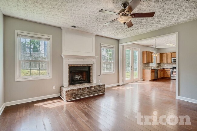 Building Photo - 415 Park Creek Trce