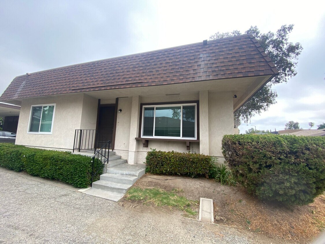 Primary Photo - 1 bed, 1 bath Monticello Condo