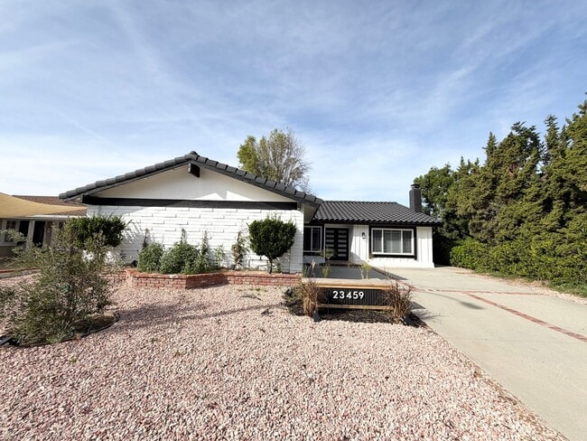 Foto del edificio - Beautifully Situated Home in an Established Diamond Bar Neighborhood - Utilities Included