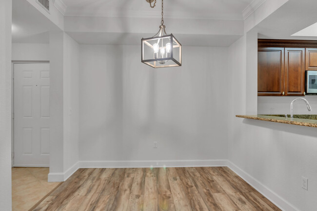 Foto del edificio - 1660 Renaissance Commons Blvd