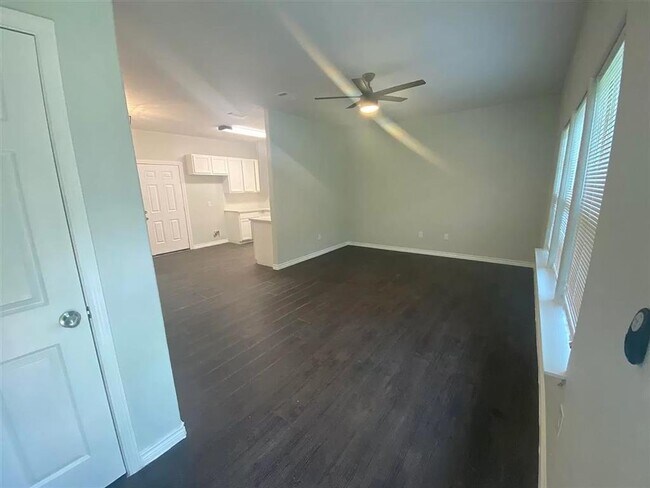 Foto del edificio - 1285 Alberta St