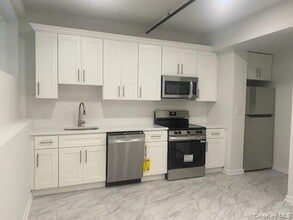 Building Photo - 94 4th Ave