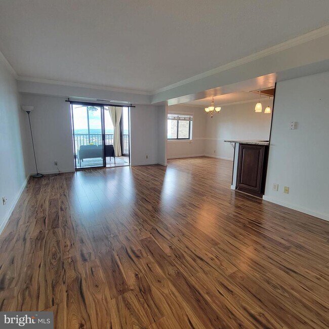 Building Photo - 5903 Mt Eagle Dr