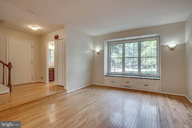 Building Photo - 10629 Lakeside Oak Ct