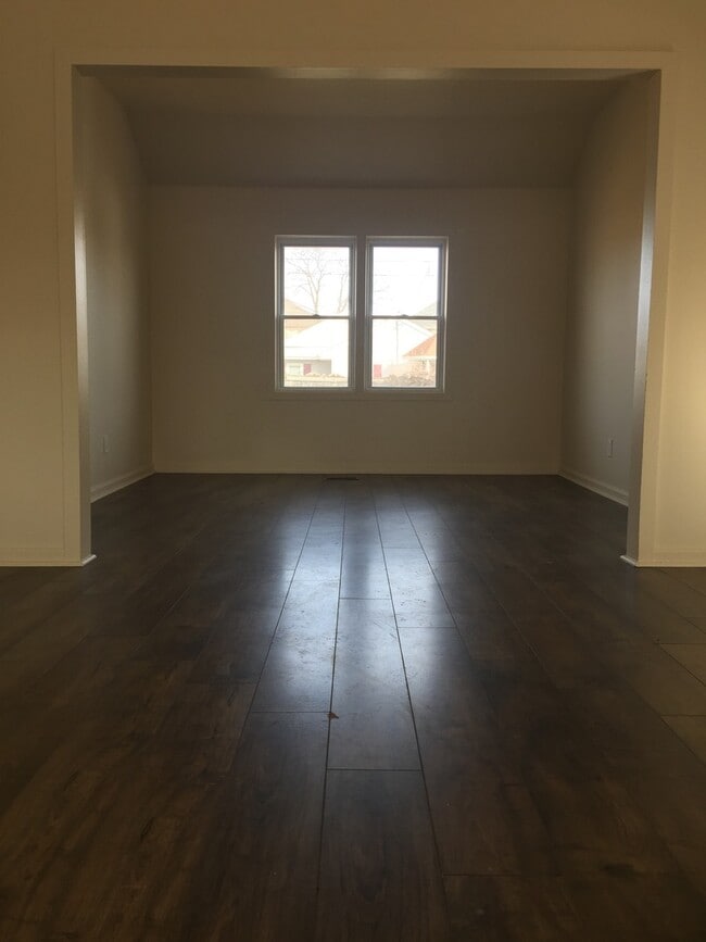 Building Photo - Bristol Borough-Three Bedroom Home Available Mid February