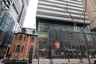 Building Photo - 15 Grenville St
