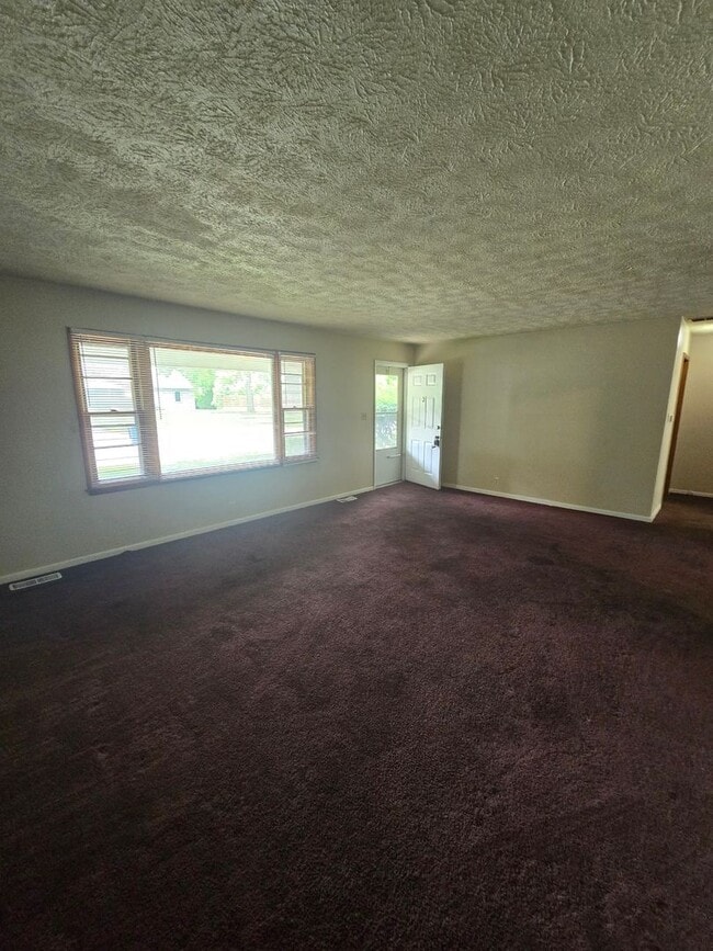 Building Photo - Two Bedroom Duplex located in Lawrence Township near Shadeland and 48th St