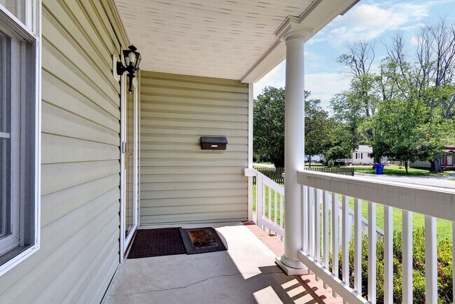 Building Photo - OPEN HOUSE SAT 8/3/24 12 PM - 1 PM  &  SUN...