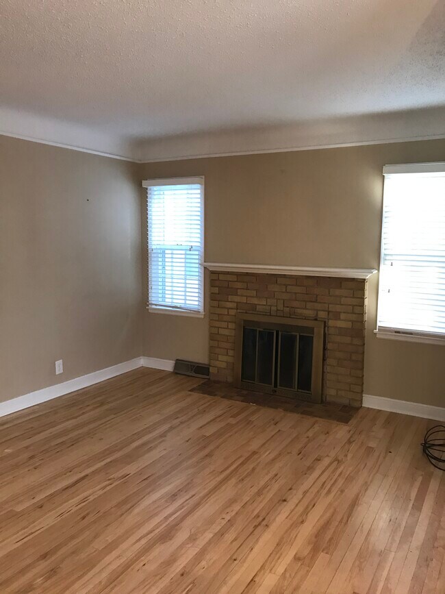 Sala de estar - 5451 Washburn Ave S