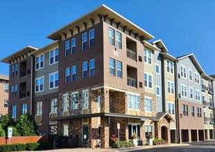 Building Photo - 680 E Algonquin Rd