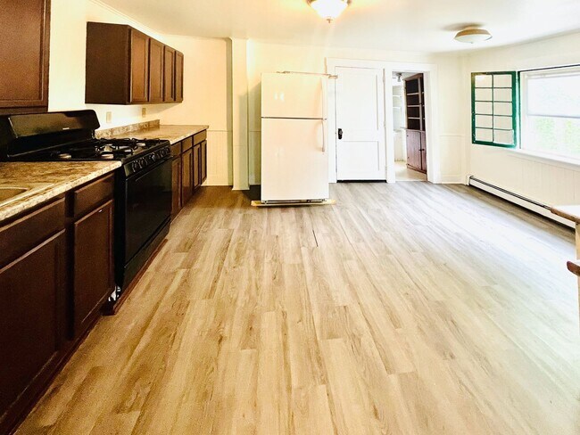 Foto del edificio - 5 Bedroom, 1.5 Bath Home near UVM (312 Col...