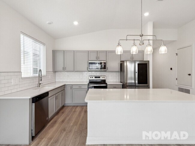 Building Photo - Charming 4-Bedroom Solar-Powered Home in B...