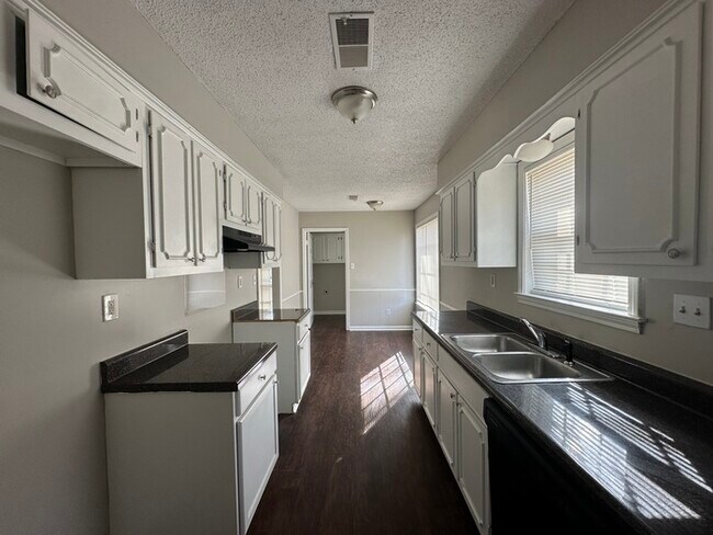 Foto del edificio - 2676 Dromedary Dr