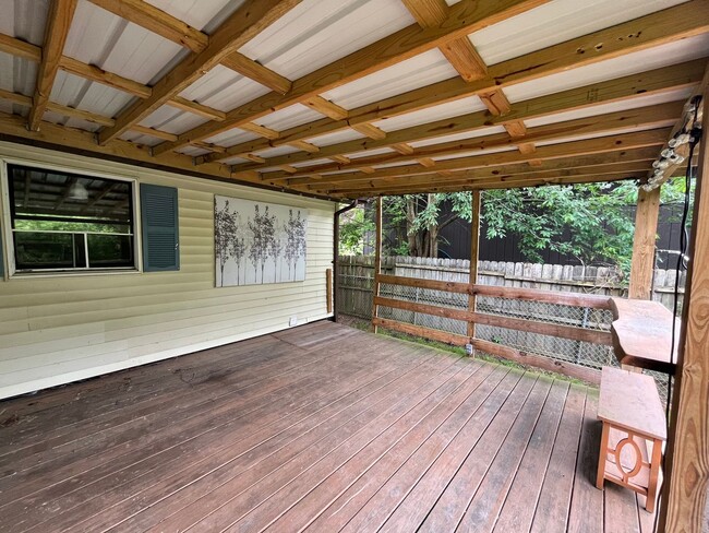 Building Photo - River Front! 3 Bedroom/2 Bathroom Home on the Elk River. Beautiful views. 2-Car Garage.