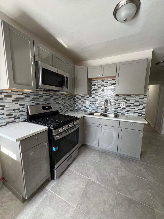 Kitchen - 28 Kenmore Ave