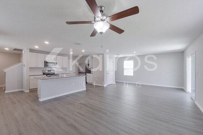 Building Photo - 8644 SW 44th Ct