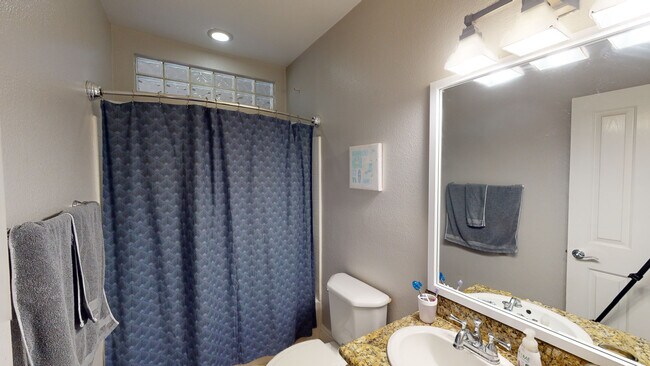 Foto del edificio - 22681 Oak Grove