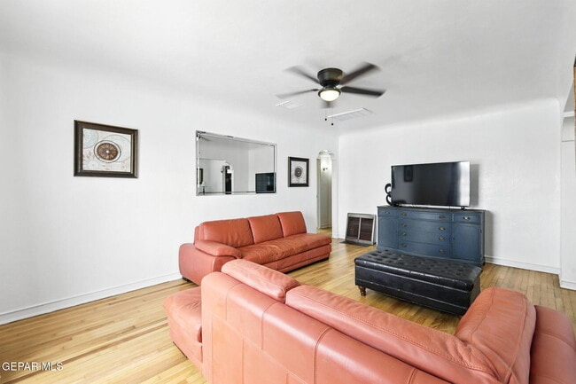 Building Photo - 4505 Pershing Dr