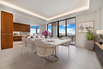 Building Photo - 515 Valencia Ave