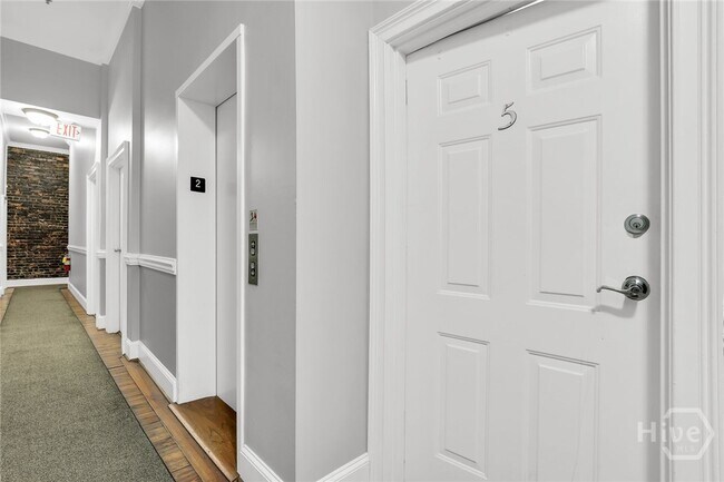 Foto del edificio - 321 W Broughton St