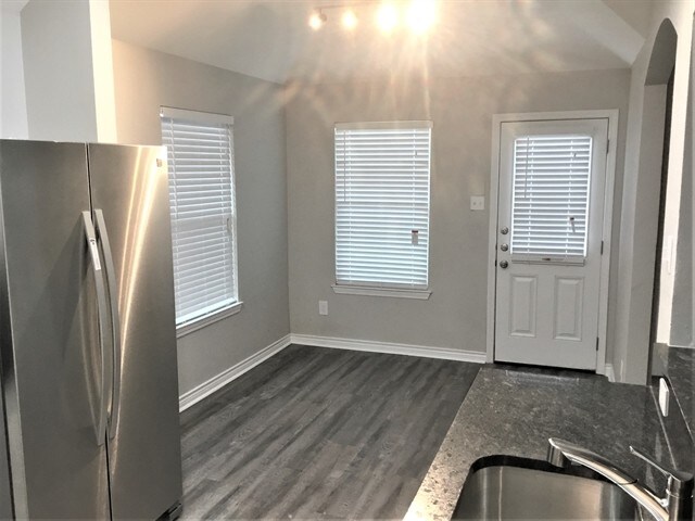 Foto del edificio - 7219 Desert Bluff Lane