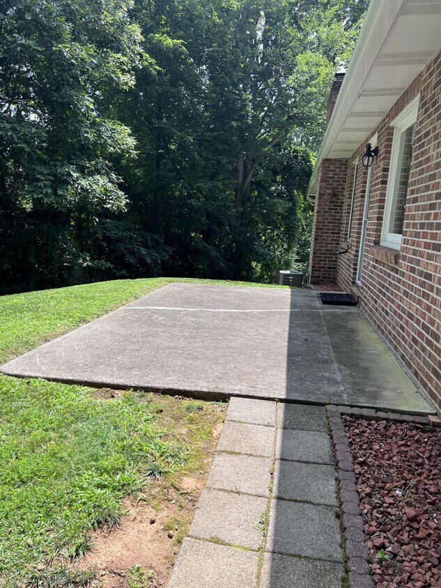 Primary Photo - 1600 Colonial Ridge Rd