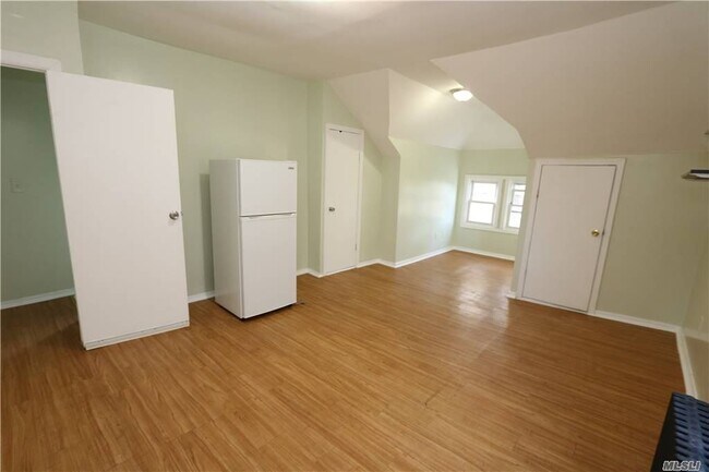 Foto del edificio - 161-10-161-84 84th Ave