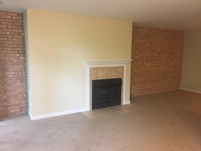 Foto del edificio - 6000 Oakwood Dr