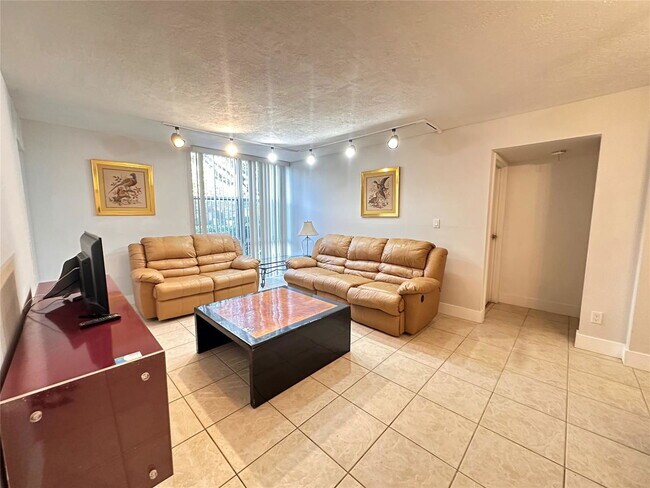 Foto del edificio - 200 NE 172nd St