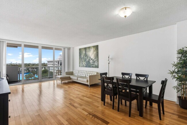 Foto del edificio - 5599 Collins Ave
