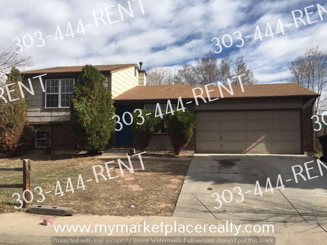 Primary Photo - 3 Bedroom 2 Bath Bi-Level Home!