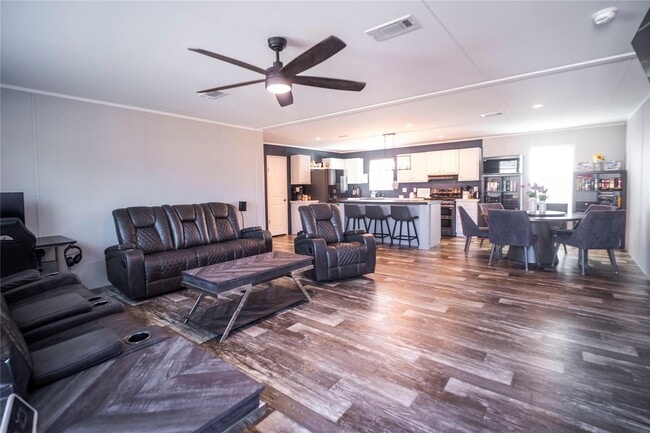 Building Photo - 5402 Five Oaks Dr