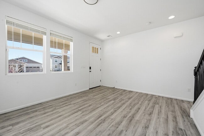 Foto del edificio - $2,940.95- 3-bed, 2.5 bath home in Aurora