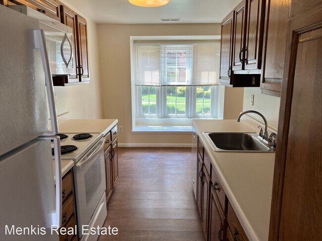 Building Photo - 2 br, 2.5 bath House - 4804 Bradley Blvd