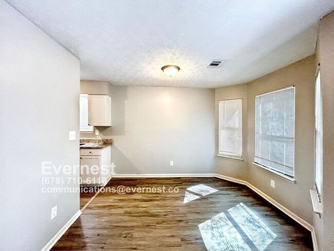 Building Photo - 1490 Carriage Ln