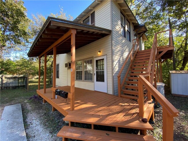 Building Photo - 805 E 47th St